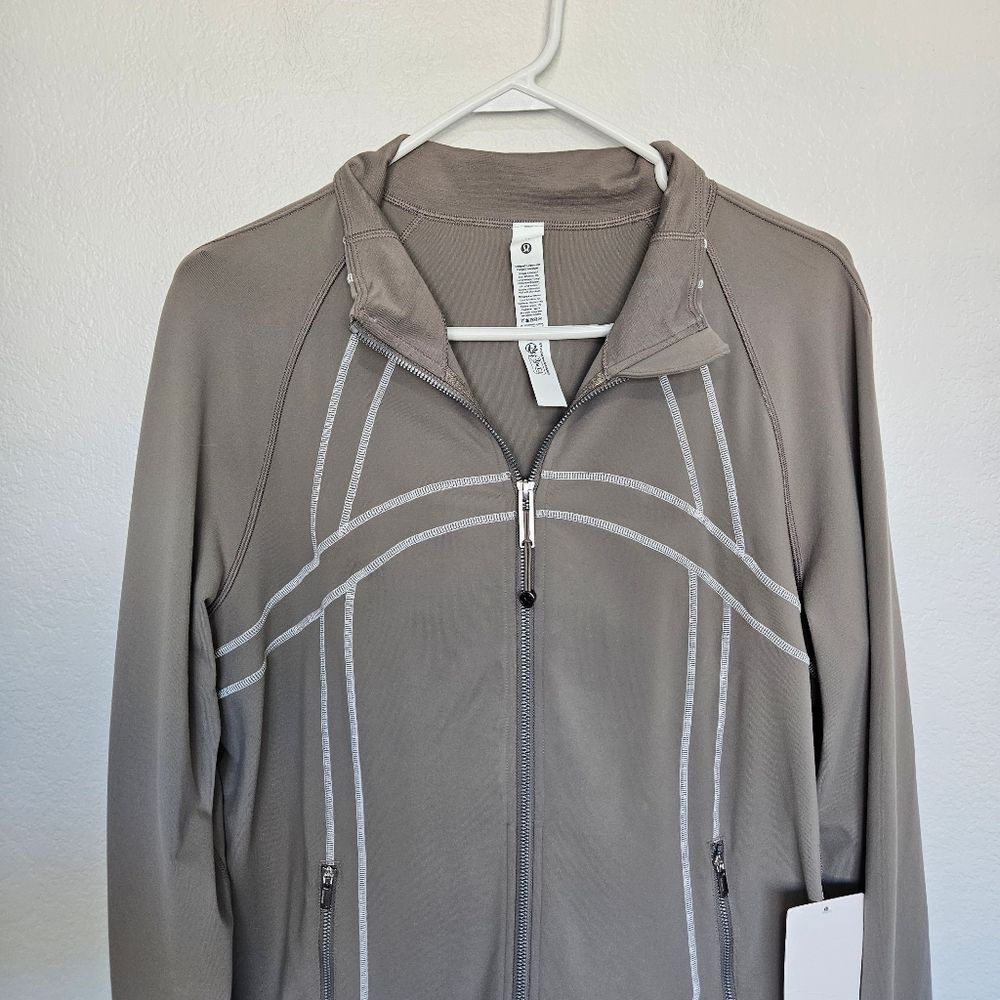 NWT Lululemon Define Track Jacket Womens 14 Athleisure Luon Warm Ash Grey/White - Picture 4 of 11